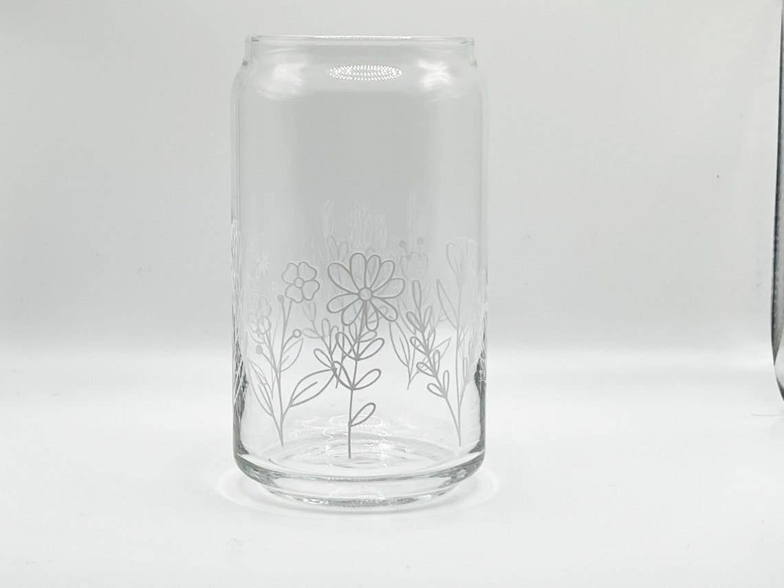 Flowers Blooming Iced Coffee Beer Can Glass: Glass with Lid and Straw
