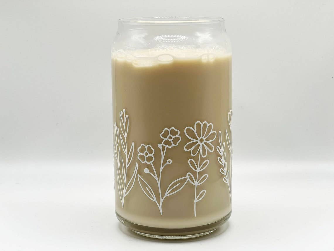 Flowers Blooming Iced Coffee Beer Can Glass: Glass with Lid and Straw
